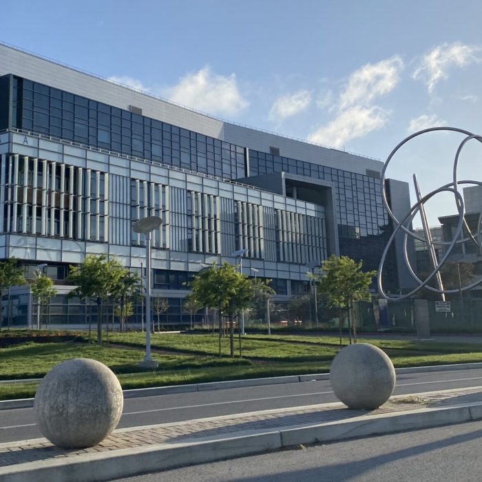Sobrato_Pavilion_at_the_Valley_Medical_Center_1643_(cropped)